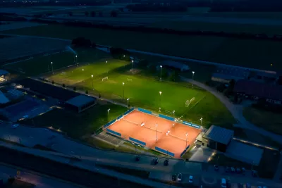 Terrains de tennis et de football éclairés en LED à Avenches
